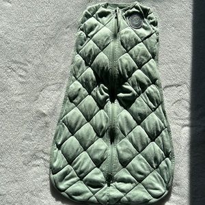 DREAMLAND BABY weighted swaddle. 0-6 months, 8 plus pounds